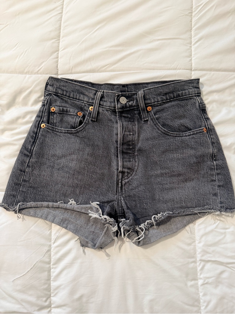 Levi’s High-Rise Black Washed Denim Frayed Hem Women's Shorts | 26